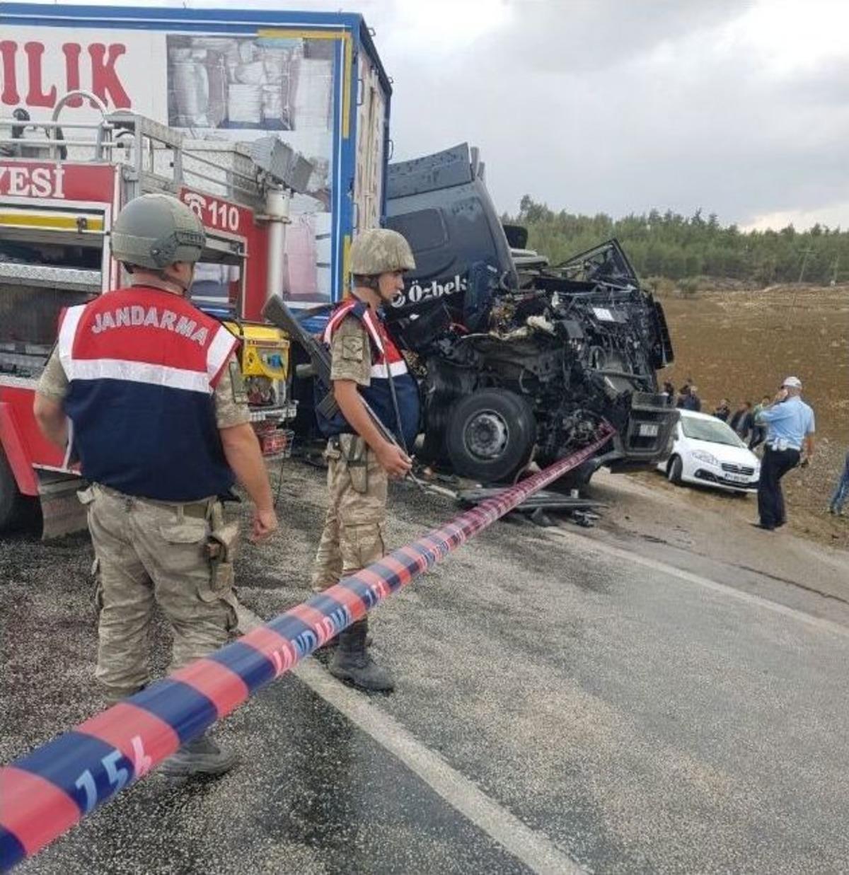 Kilis&rsquo;te Zincirleme Trafik Kazası: 2 &Ouml;l&uuml;, 4 Yaralı