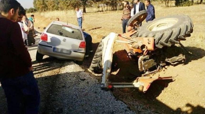 Tavas&rsquo;ta Otomobil Trakt&ouml;re &Ccedil;arptı: 1 &Ouml;l&uuml;, 1 Yaralı