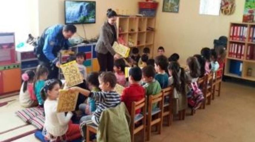 Anaokulu &Ouml;ğrencilerine &Ccedil;ocuk İstismarı Anlatılıyor