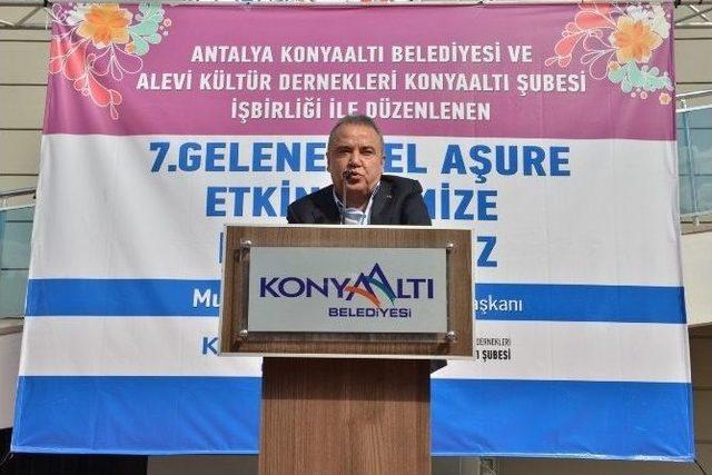 Başkan B&ouml;cek, Vatandaşa Aşure İkram Etti 1