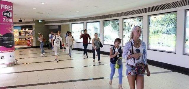 Antalya&rsquo;nın 2016&rsquo;nın İlk 10 Ayındaki Turist Kaybı 4,5 Milyon 1