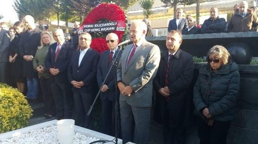 Erdal İn&ouml;n&uuml; &Ouml;l&uuml;m&uuml;n&uuml;n 9. Yılında Mezarı Başında Anıldı