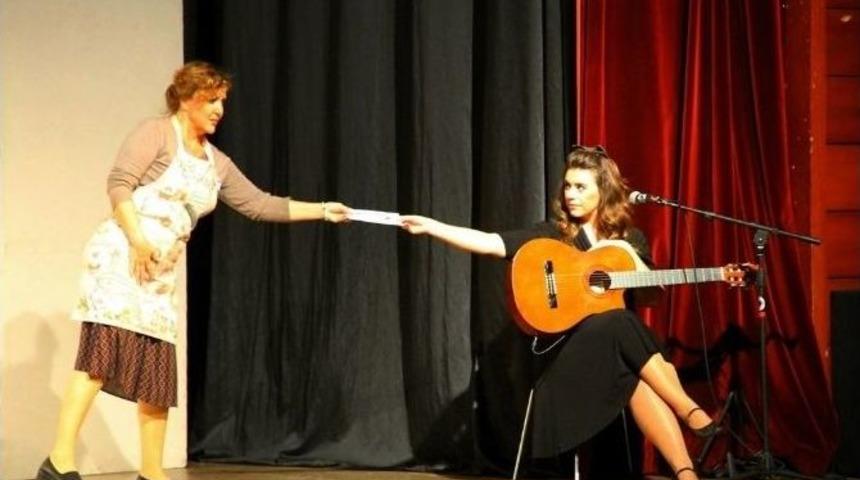 Sumru Yavrucuk &rsquo;shirley&rsquo; İle Kartallıları B&uuml;y&uuml;ledi