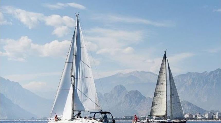 Antalya&rsquo;da Yelkenler Cumhuriyet Kupası İ&ccedil;in A&ccedil;ıldı