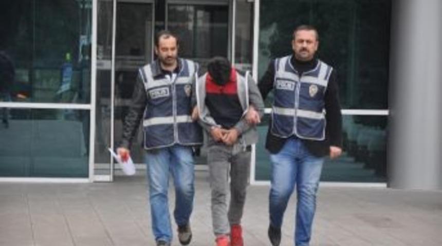 Bir Motosiklete 4 Kişi Binen Hırsızlar, &Ccedil;aldıkları Parayı Lokantada Yediler