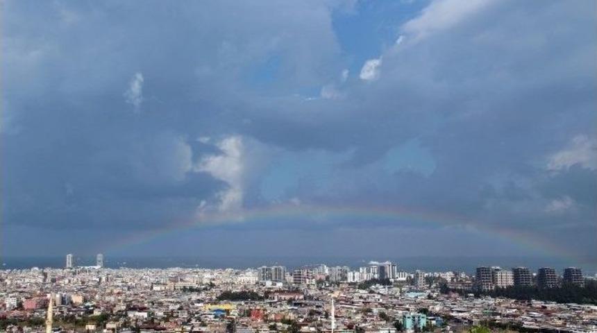 Yağmur, Hortum Ve G&ouml;kkuşağı Bir Arada
