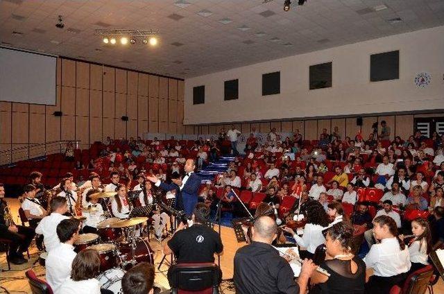 Muratpaşa Gençlik Orkestrası Cumhuriyet İçin Sahnede