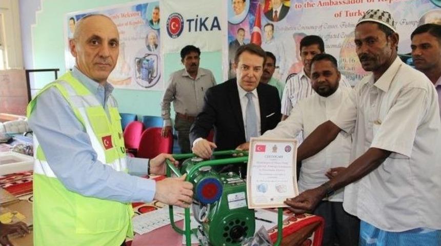 Tika&rsquo;dan Sri Lanka&rsquo;da &Ccedil;ift&ccedil;ilere Ekipman Desteği