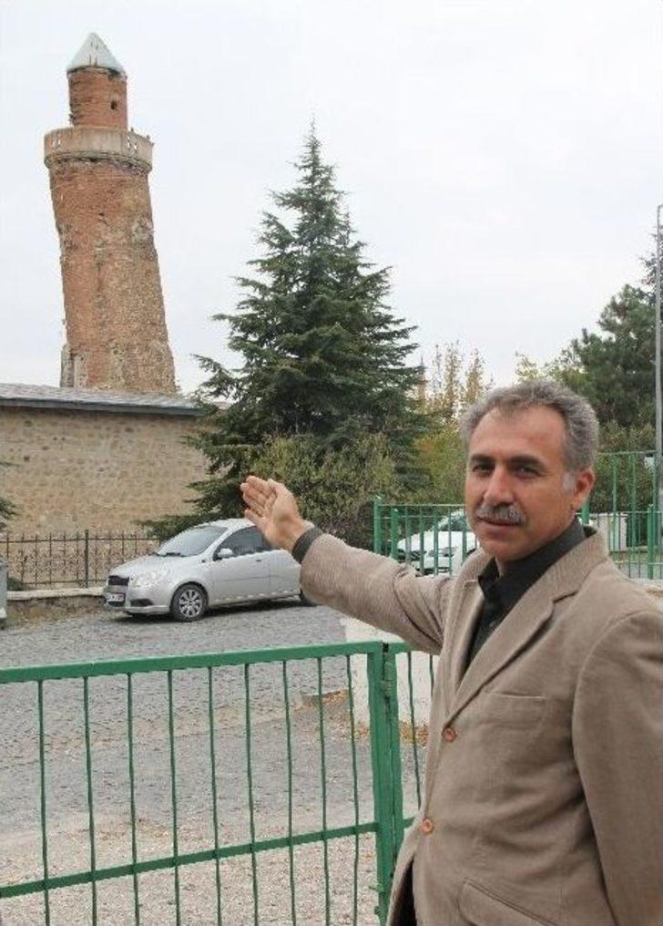 Eğri Minarenin, Pisa Kulesi’nden Bile Daha Eğri Olduğu Tescillendi G4