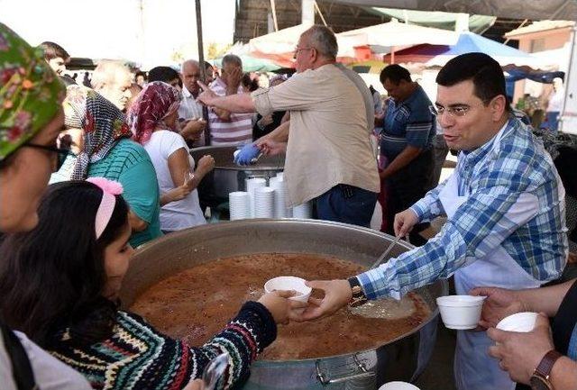 Tütüncü’den Aşure İkramı