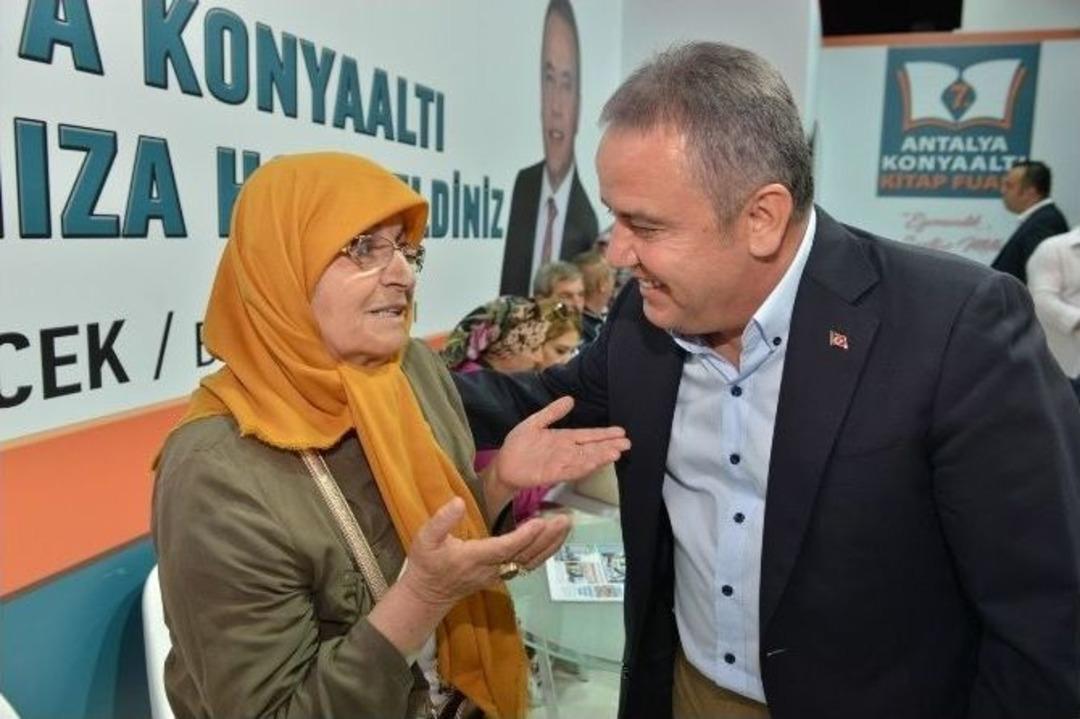 Antalya Konyaaltı Kitap Fuarına B&uuml;y&uuml;k İlgi