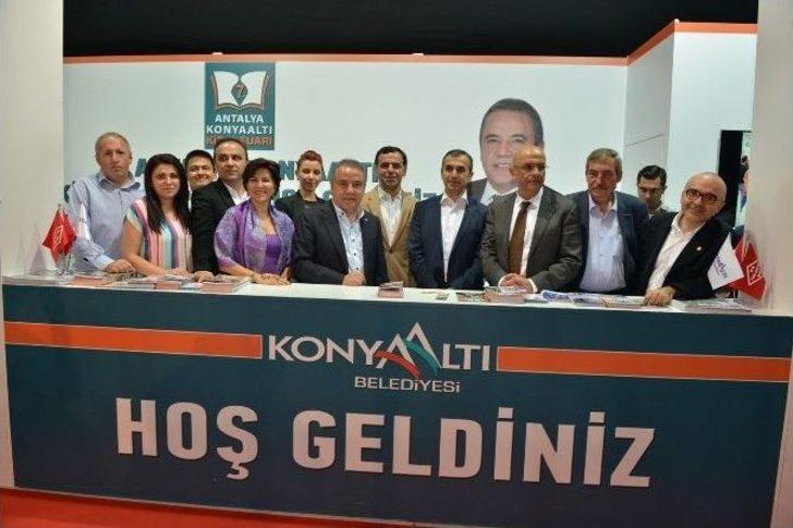 Antalya Konyaaltı Kitap Fuarına Büyük İlgi G5