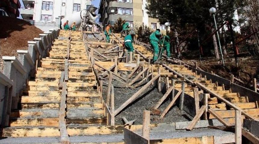 Merdivenli Yollar &Ccedil;ankaya&rsquo;ya &Ccedil;ıkar