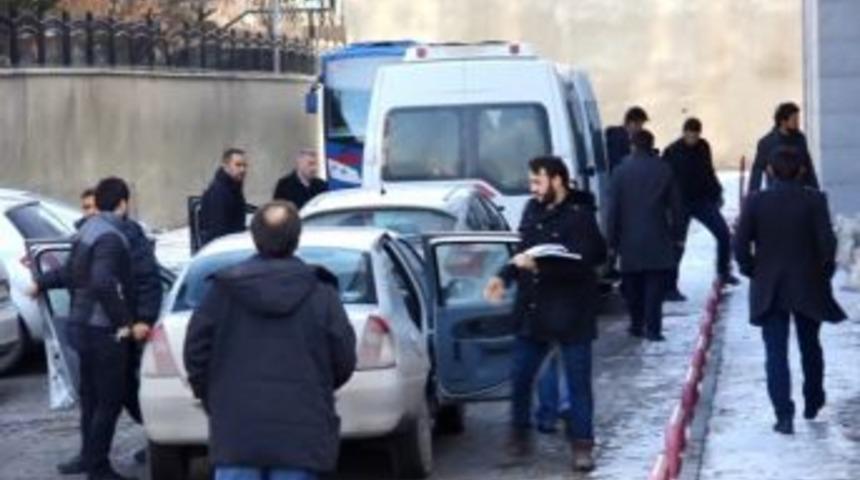 Fet&ouml;, &Ouml;rg&uuml;te Kazandırılması Ama&ccedil;lanan Kişilere İkram, İzzet, Ziyafet Y&ouml;ntemlerini Uygulamış