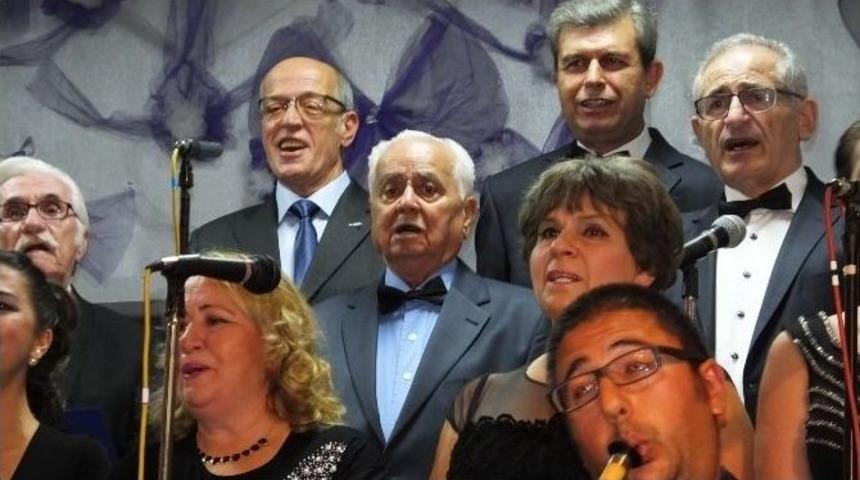 71 Yıldır Şarkı S&ouml;yl&uuml;yor