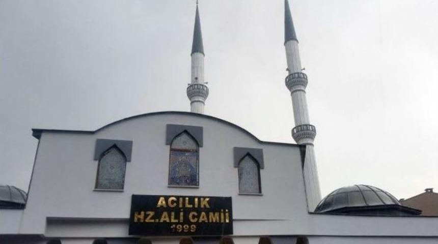 Camide Telefonunu Şarj Etti, &rsquo;helallik&rsquo; İsteyen Not Ve 1 Lira Bıraktı