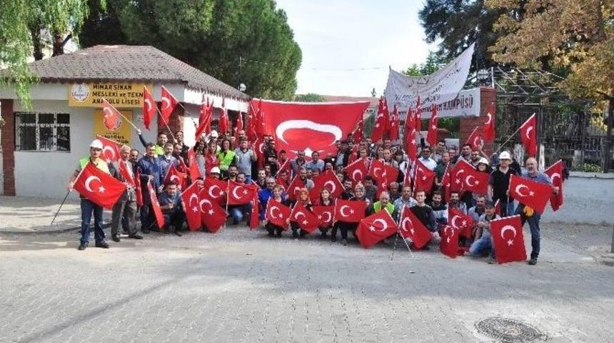 Geleceğini D&uuml;ş&uuml;nen B&uuml;y&uuml;kler Okula Koştu