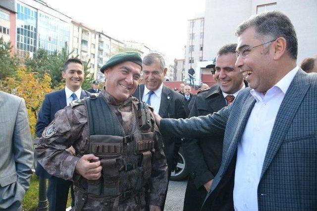 Emniyet M&uuml;d&uuml;r&uuml; Karab&ouml;rk Veda Etti 1