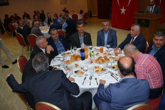 Cumhurbaşkanını Eleştiren Chp’li Vekile Muhtarlardan Tepki