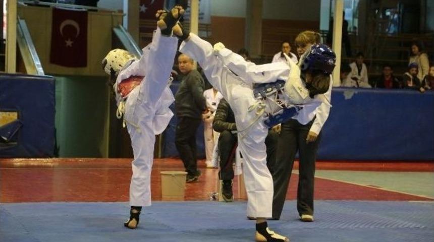 15 Temmuz Demokrasi Şehitleri Anma Taekwondo Turnuvası Sona Erdi