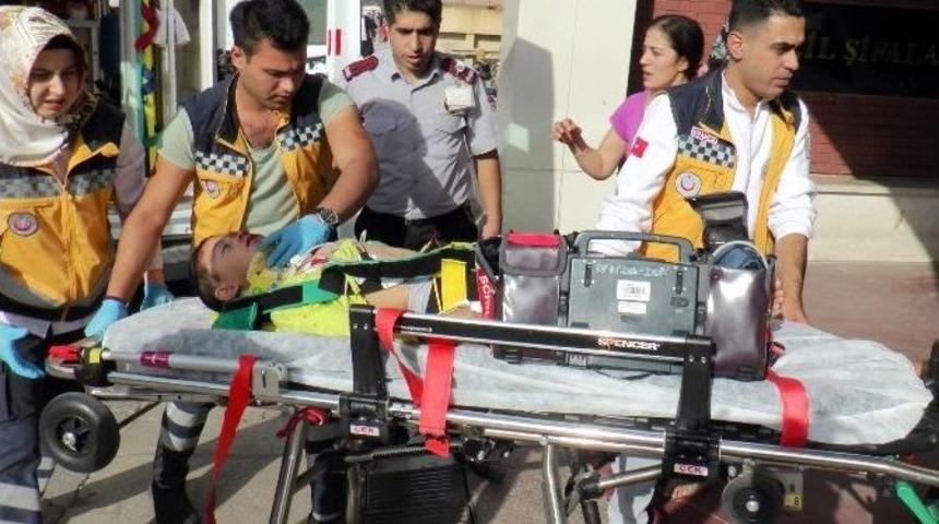 Motosikletin &Ccedil;arptığı &Ccedil;ocuk Ağır Yaralandı