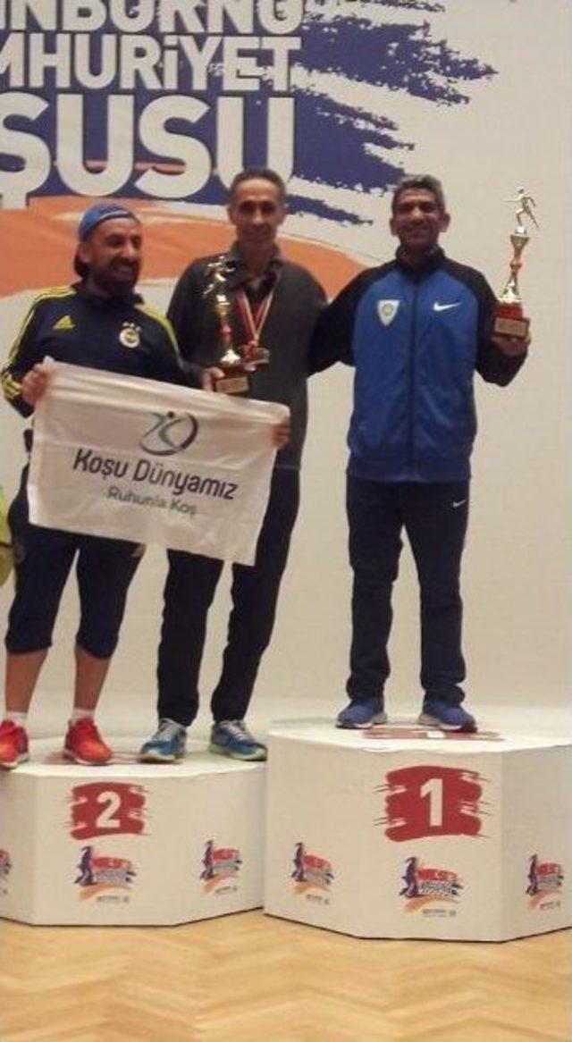 Manisalı Maratoncu Cumhuriyet Koşusu’ndan Boş Dönmedi