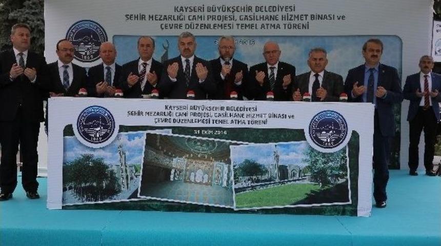 Mezarlıkta Sade T&ouml;ren