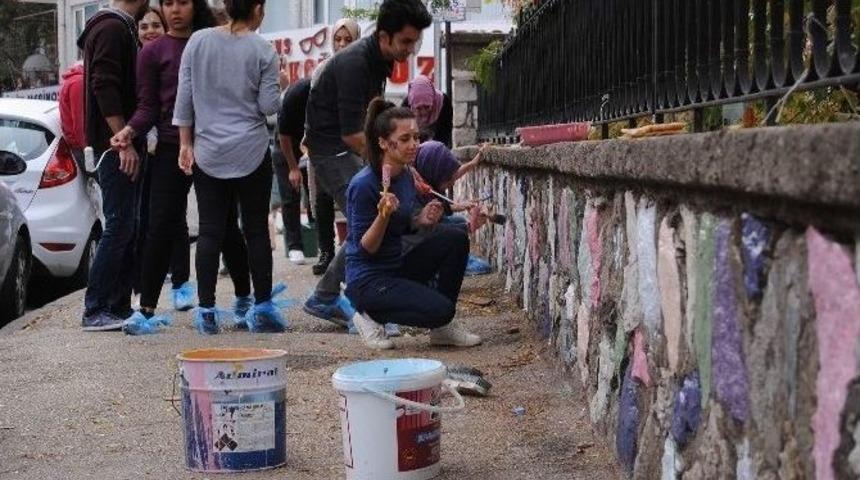 &Uuml;niversiteli Gen&ccedil;lerden, İlkokula Renkli Katkı