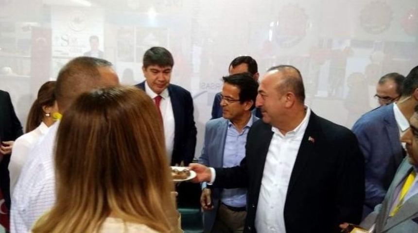 Bakan &Ccedil;avuşoğlu, Ziyaret&ccedil;ilere Aydın İnciri Ve Kestanesi İkram Etti