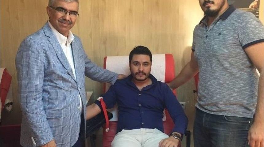 Ak Parti&rsquo;li Gen&ccedil;lerden Kızılay&rsquo;a Kan Bağışı