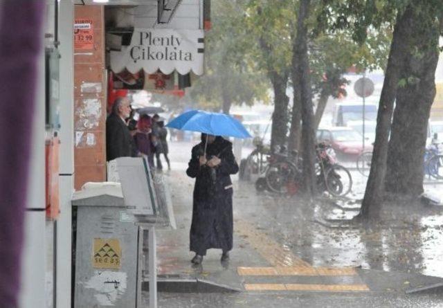 Sakarya Yeni Haftaya Yağmurla Başladı