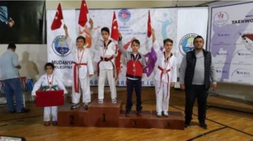 Minik Tekvandoculardan 4 Madalya
