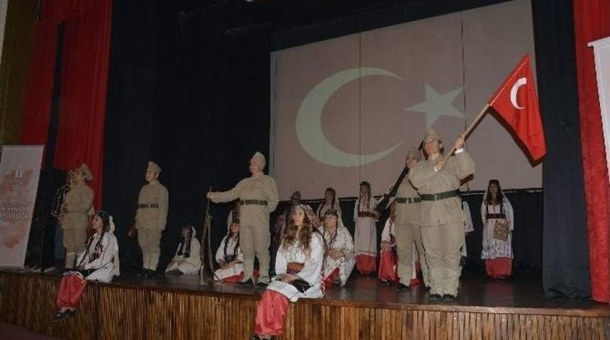 "cumhuriyet Kadınlarından Bayrama &Ouml;zel" Adlı Oyun Sahneledi