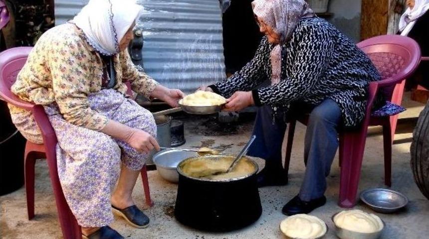 Komşuların Pekmez K&ouml;p&uuml;ğ&uuml; Dayanışması