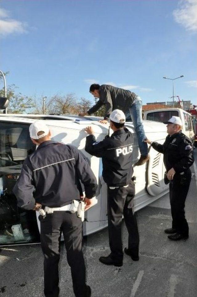 Minibüs Ambulansa Çarptı: 3’ü Sağlık Personeli 6 Yaralı