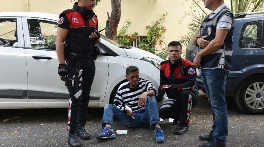 Antalya&rsquo;da Parkta Bı&ccedil;aklı Kavga: 1 Yaralı