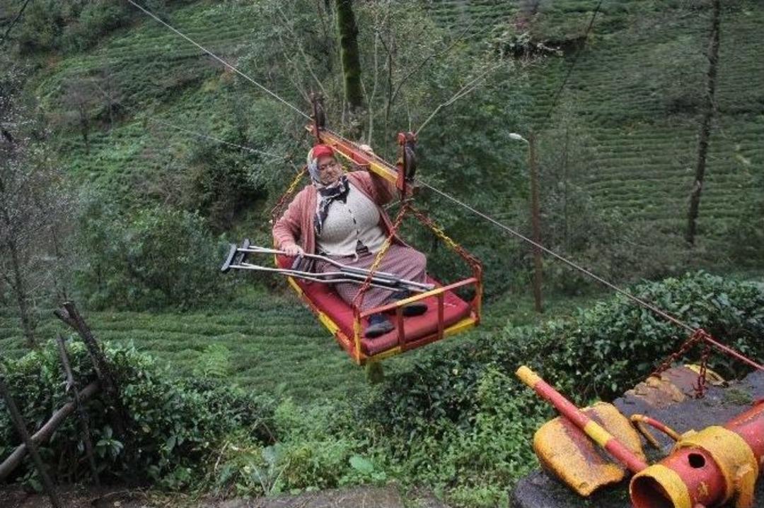 Evlerine Ulaşmak İ&ccedil;in &Ouml;l&uuml;m&uuml; G&ouml;ze Alıyorlar