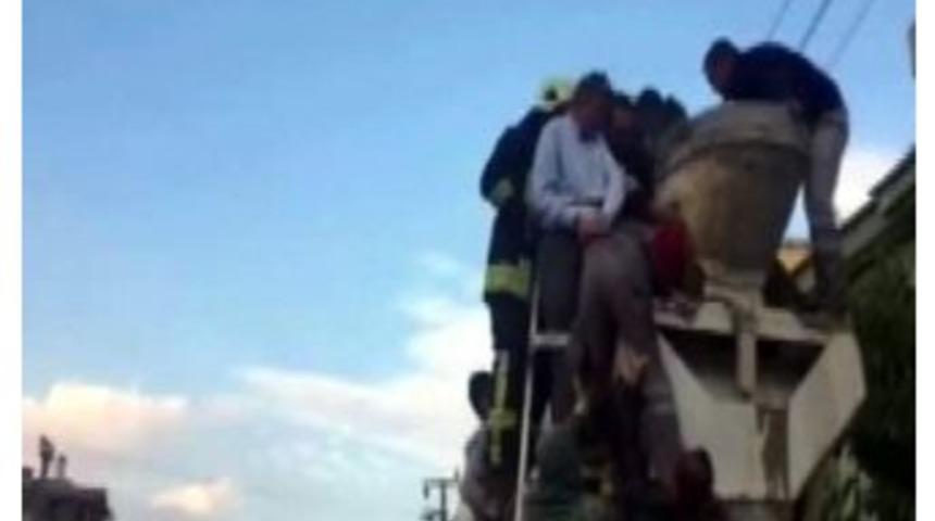 Beton Mikserine Kafası Sıkışan İş&ccedil;inin &Ouml;l&uuml;m Kalım M&uuml;cadelesi