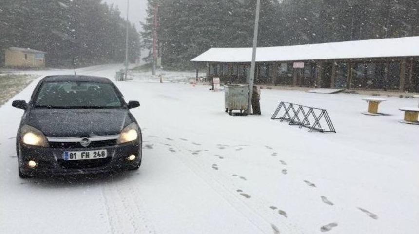 D&uuml;zce&rsquo;ye Mevsimin İlk Karı Yağdı