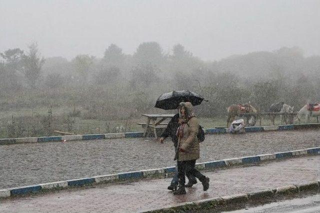 Doğa Harikası Abant’a Yılın İlk Karı Düştü