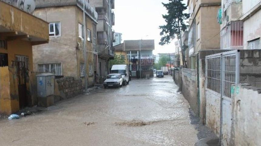 Siirt&rsquo;te Yağmur Suyu Yolları G&ouml;lete &Ccedil;evirdi