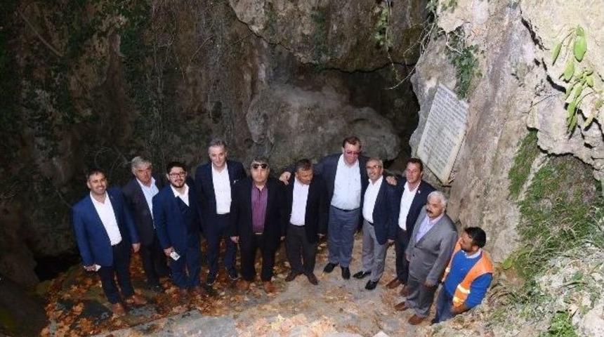 Yunusemre&rsquo;den Kavaklıdere&rsquo;ye Kilit Parke Taşı Desteği