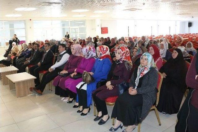 Kadın Gelişim Seminerleri Yahyalı’da Başladı