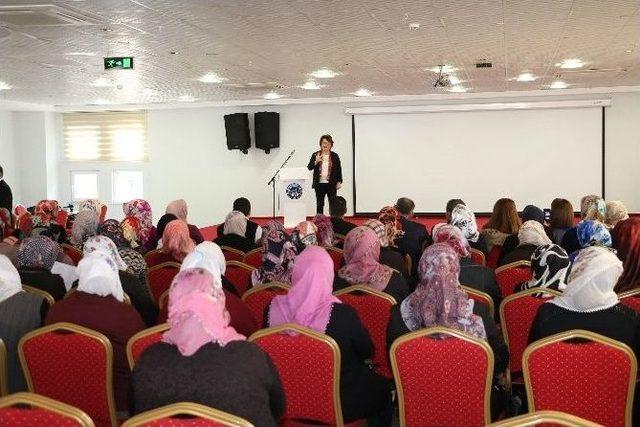 Kadın Gelişim Seminerleri Yahyalı’da Başladı