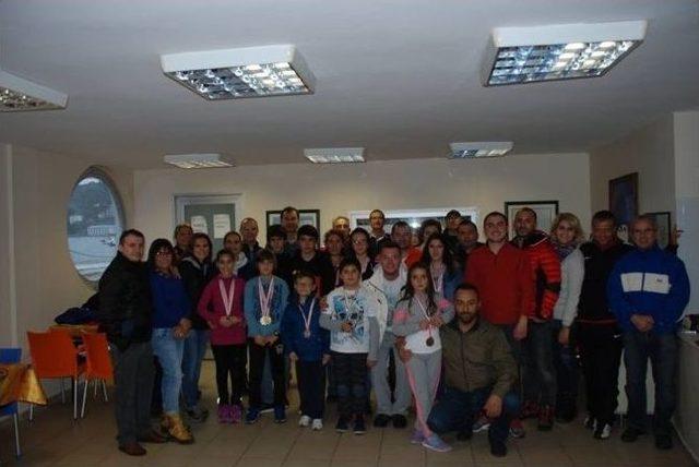 Yelkenler Cumhuriyet İ&ccedil;in A&ccedil;ıldı 3