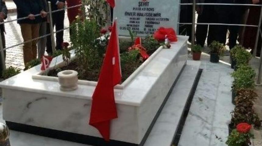 Yozgat Şehit Aileleri Derneği &Ouml;mer Halisdemir&rsquo;in Mezarını Ziyaret Etti