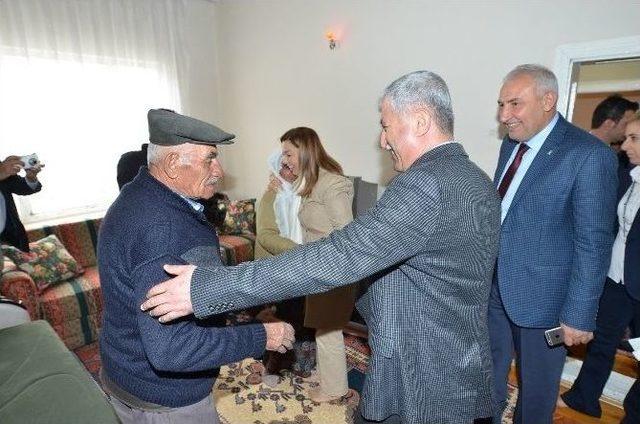 Yeşilyurt Belediyesi &lsquo;baştacı&rsquo; Projesiyle Evde Yaşlı Bakım Hizmeti Veriyor 1