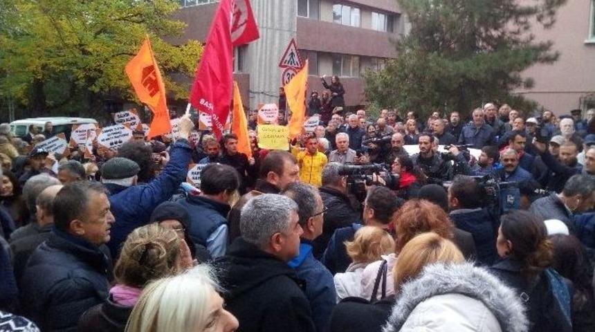 Chp&rsquo;lilerden Cumhuriyet Gazetesi &Ouml;n&uuml;nde Protesto