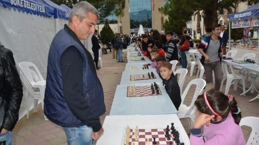 Azeri Satran&ccedil; Ustası S&ouml;ke&rsquo;de Bir İlki Ger&ccedil;ekleştirdi