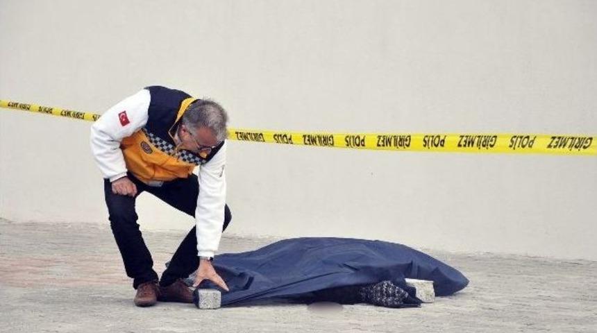 İzmir&rsquo;de Sır &Ouml;l&uuml;m